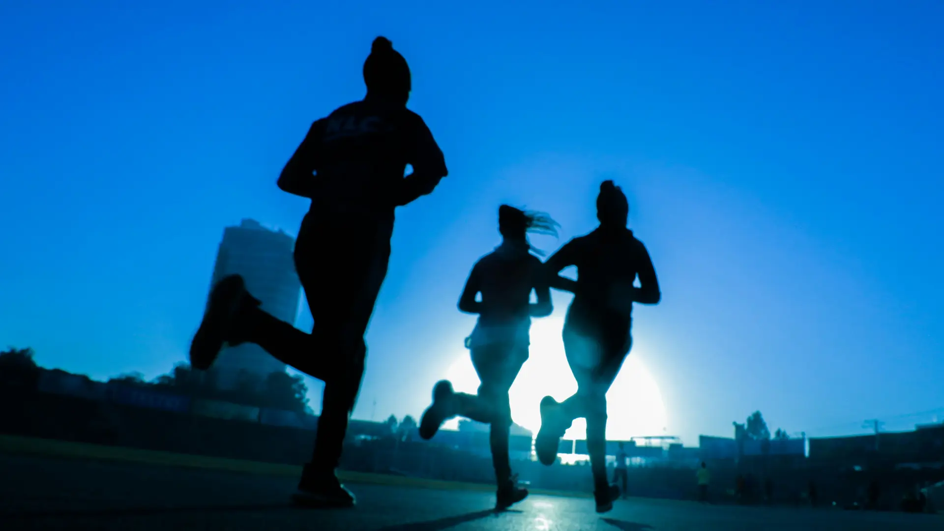 Untitled design - 2025-08-03T123124.016 Outdoor fitness and breath control for performance and recovery during a sunset run